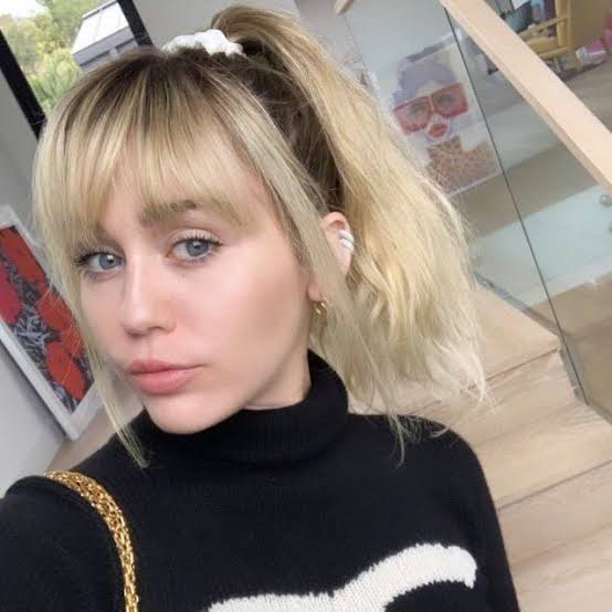 WHO IS THE MOST BEAUTIFUL SINGER?? - 2